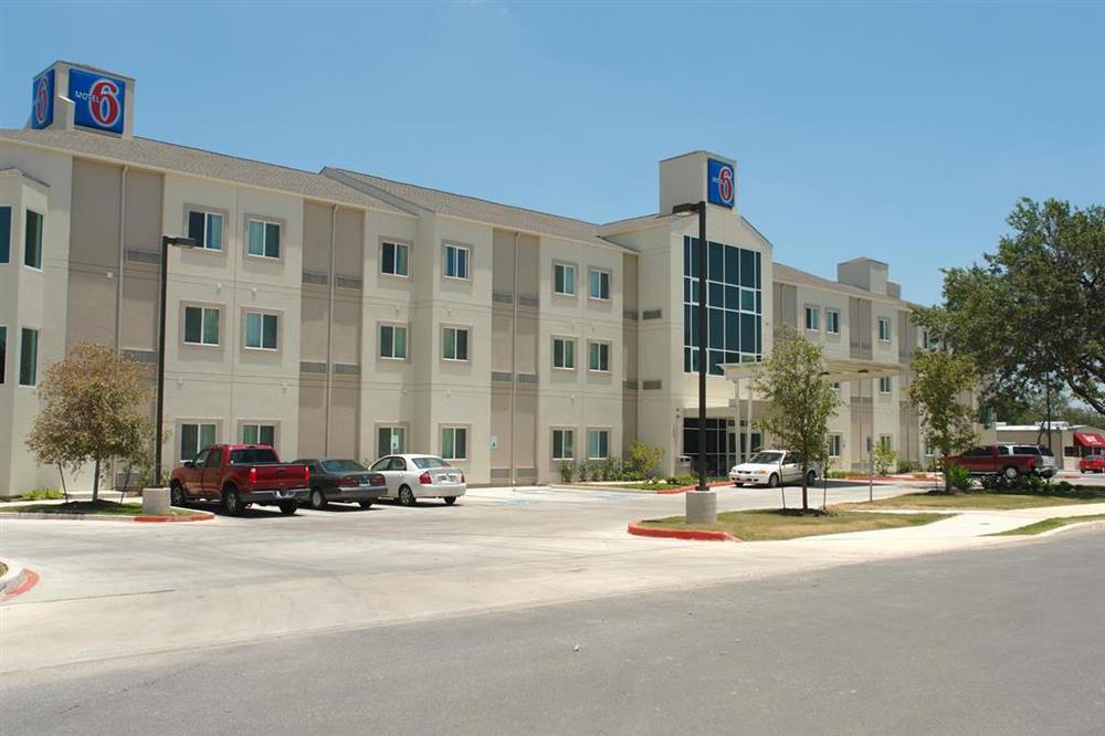Отель Baymont By Wyndham San Antonio Airport Экстерьер фото